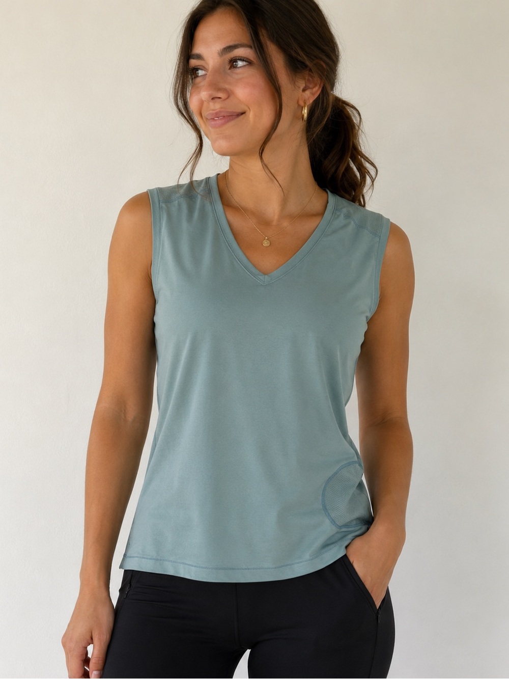 ALO YOGA Coolfit V-neck Aqua Teal Tank w/ Pocket women’s size M